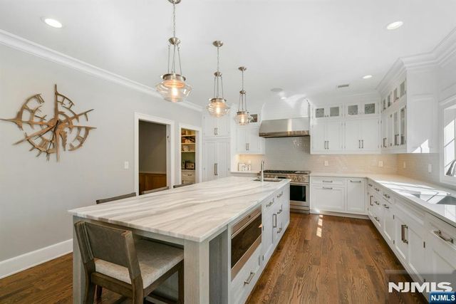 18 Heritage Lane, Mahwah, NJ 07430