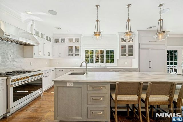 18 Heritage Lane, Mahwah, NJ 07430