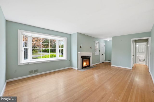 826 VAN BUREN ST, Herndon, VA 20170