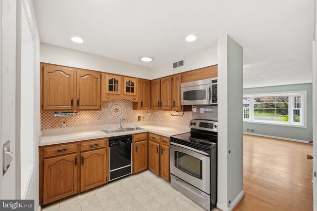 826 VAN BUREN ST, Herndon, VA 20170