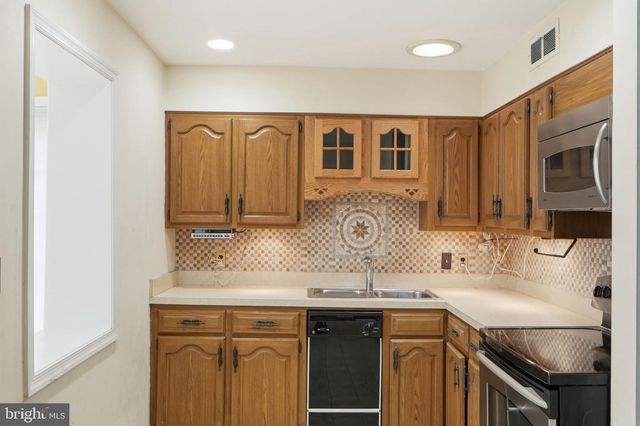 826 VAN BUREN ST, Herndon, VA 20170