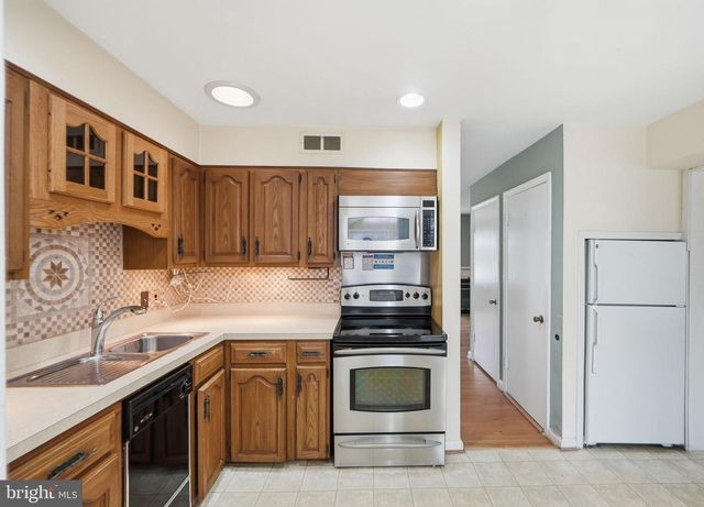826 VAN BUREN ST, Herndon, VA 20170