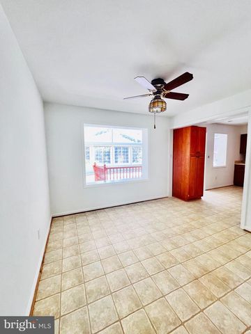 826 VAN BUREN ST, Herndon, VA 20170