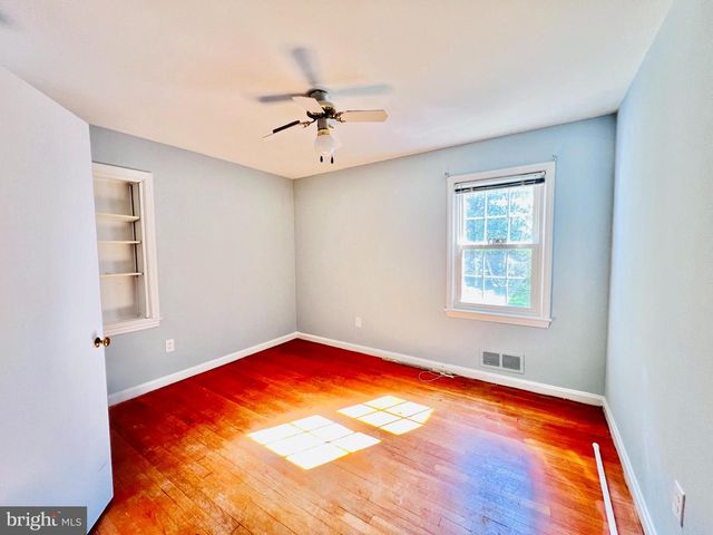 826 VAN BUREN ST, Herndon, VA 20170
