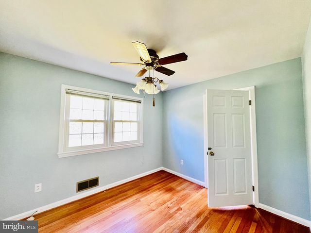 826 VAN BUREN ST, Herndon, VA 20170