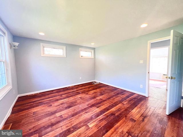 826 VAN BUREN ST, Herndon, VA 20170