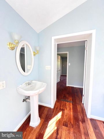 826 VAN BUREN ST, Herndon, VA 20170