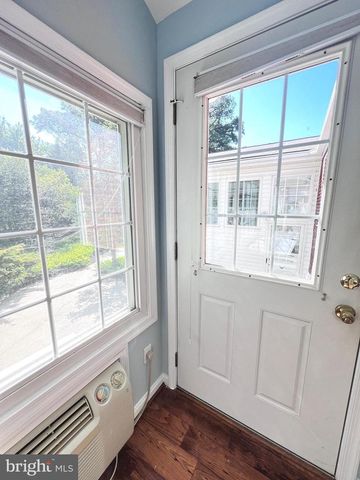 826 VAN BUREN ST, Herndon, VA 20170
