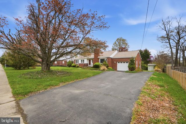 826 VAN BUREN ST, Herndon, VA 20170