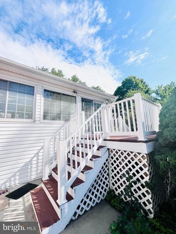 826 VAN BUREN ST, Herndon, VA 20170