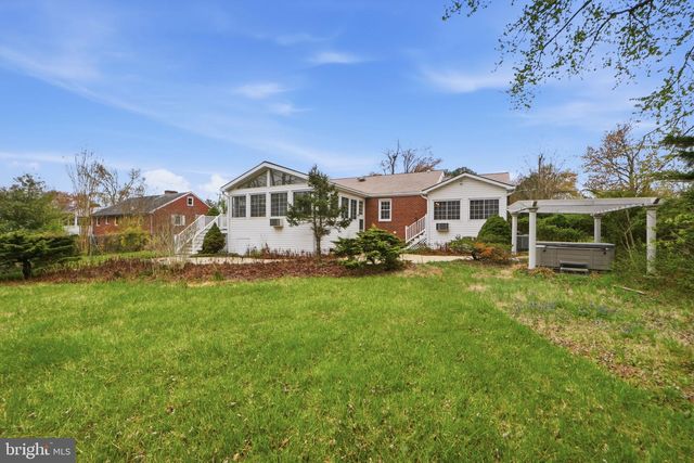 826 VAN BUREN ST, Herndon, VA 20170
