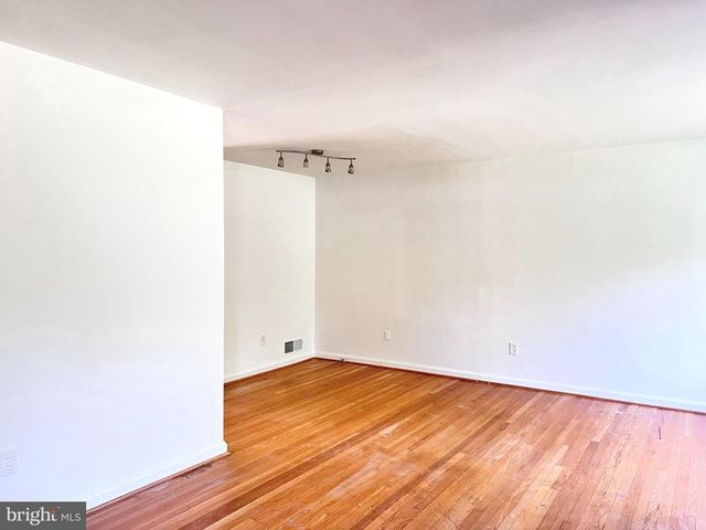 826 VAN BUREN ST, Herndon, VA 20170