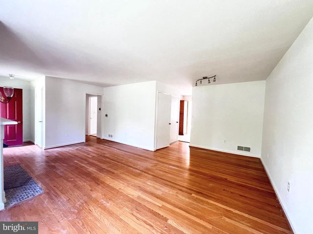 826 VAN BUREN ST, Herndon, VA 20170