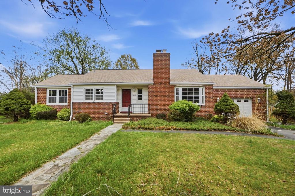 826 VAN BUREN ST, Herndon, VA 20170