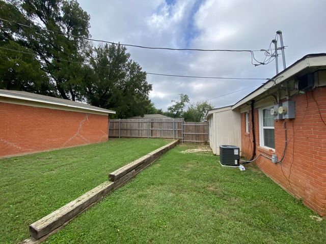 2501 Normont Circle, Fort Worth, TX 76103