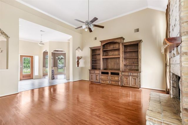 2907 Lake Breeze Lane, Crosby, TX 77532