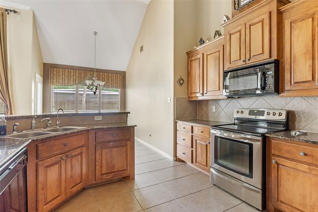 2907 Lake Breeze Lane, Crosby, TX 77532