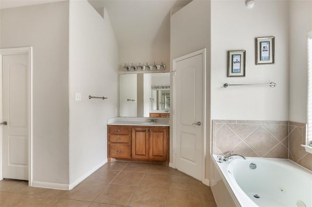 2907 Lake Breeze Lane, Crosby, TX 77532