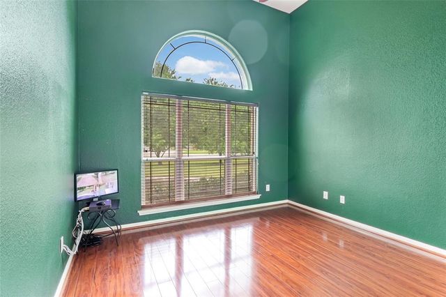 2907 Lake Breeze Lane, Crosby, TX 77532