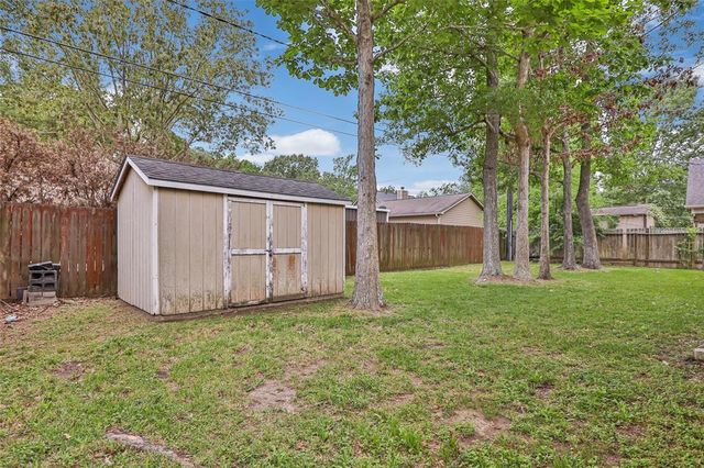 2907 Lake Breeze Lane, Crosby, TX 77532