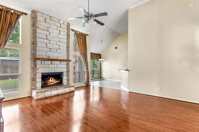 2907 Lake Breeze Lane, Crosby, TX 77532