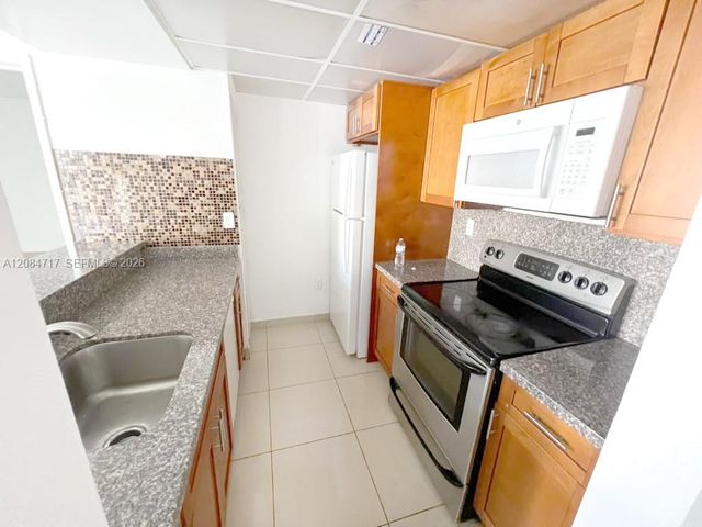 6995 NW 186th Street E211, Hialeah, FL 33015