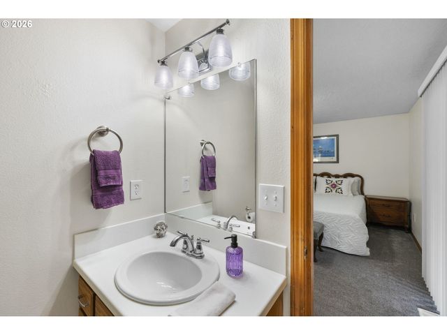 2291 Se HACIENDA Ave, Gresham, OR 97080