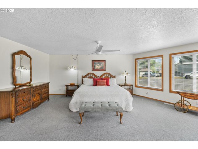 2291 Se HACIENDA Ave, Gresham, OR 97080