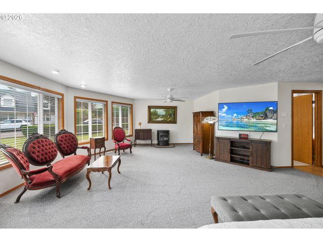 2291 Se HACIENDA Ave, Gresham, OR 97080