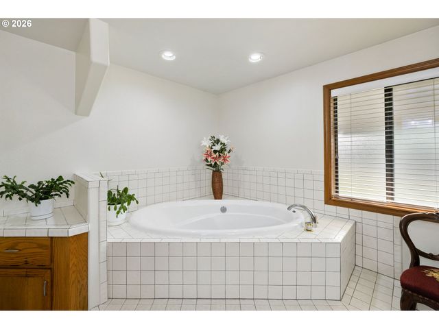 2291 Se HACIENDA Ave, Gresham, OR 97080
