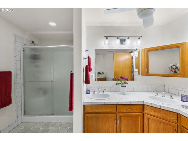 2291 Se HACIENDA Ave, Gresham, OR 97080