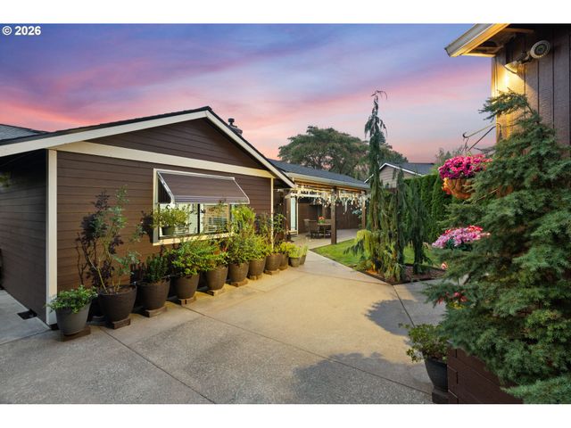 2291 Se HACIENDA Ave, Gresham, OR 97080