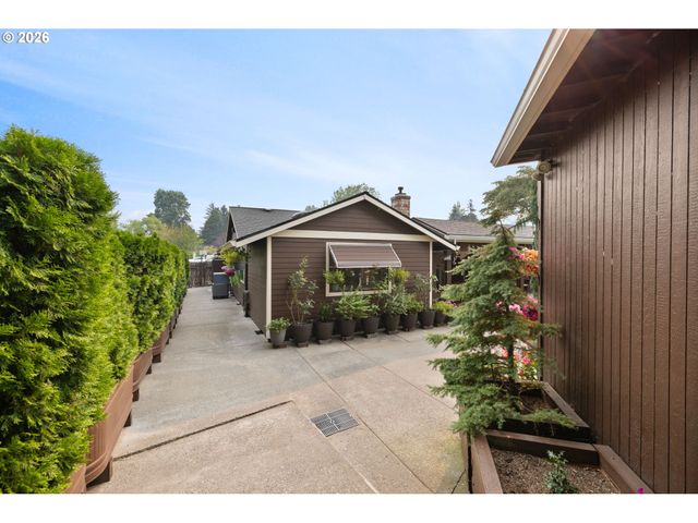2291 Se HACIENDA Ave, Gresham, OR 97080