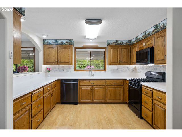 2291 Se HACIENDA Ave, Gresham, OR 97080