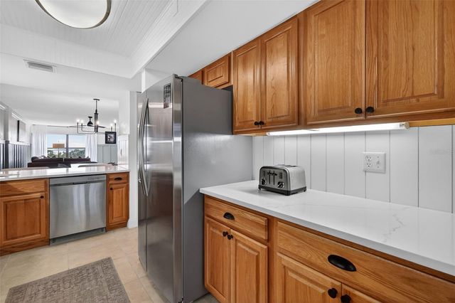 501 W OLD US HIGHWAY 441 105, Mount Dora, FL 32757