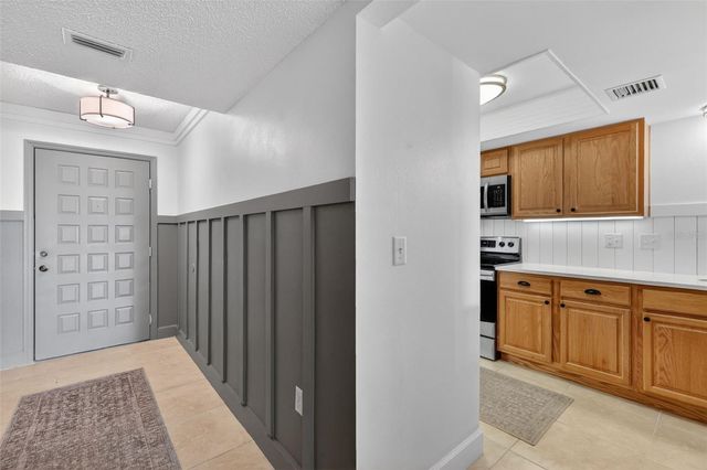 501 W OLD US HIGHWAY 441 105, Mount Dora, FL 32757