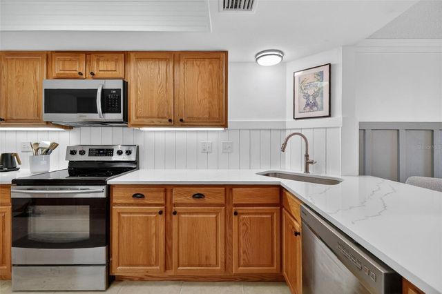 501 W OLD US HIGHWAY 441 105, Mount Dora, FL 32757