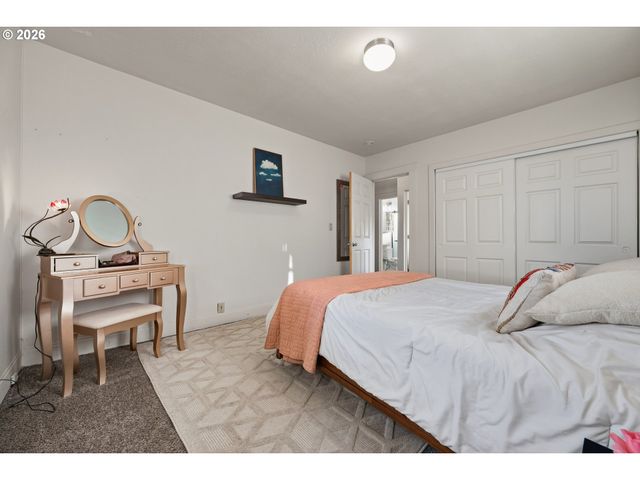 455 N 9TH St, St Helens, OR 97051