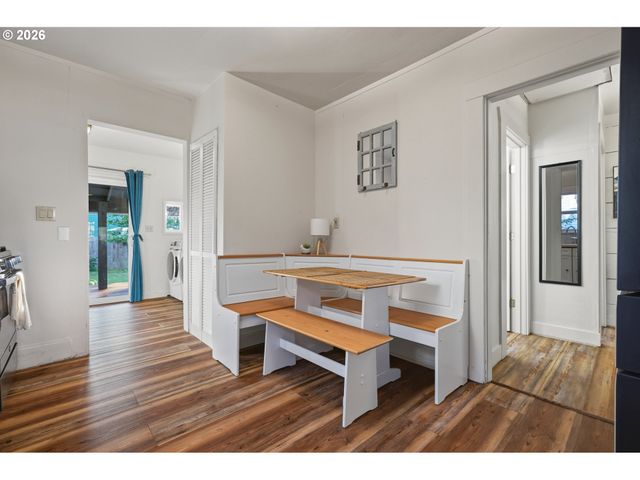 455 N 9TH St, St Helens, OR 97051