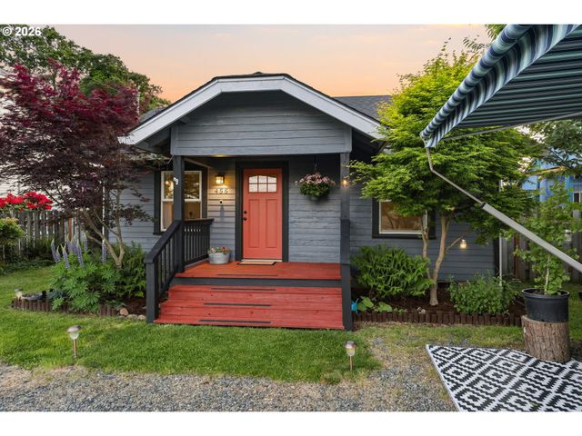 455 N 9TH St, St Helens, OR 97051