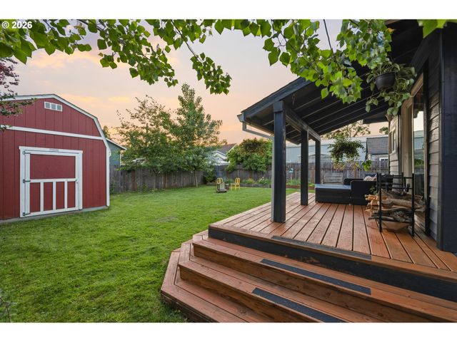 455 N 9TH St, St Helens, OR 97051