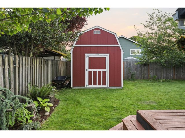 455 N 9TH St, St Helens, OR 97051
