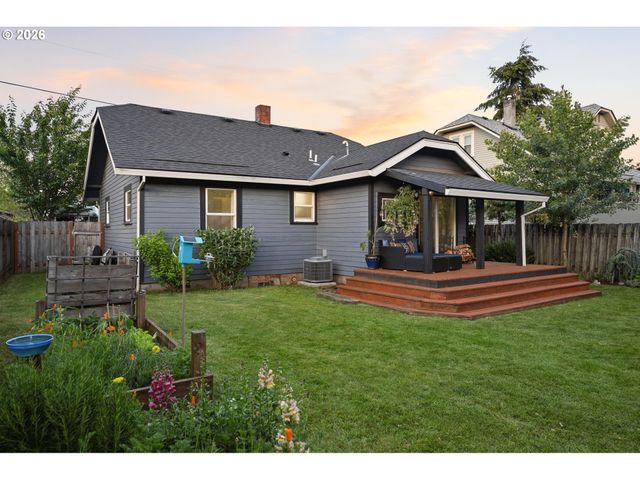 455 N 9TH St, St Helens, OR 97051