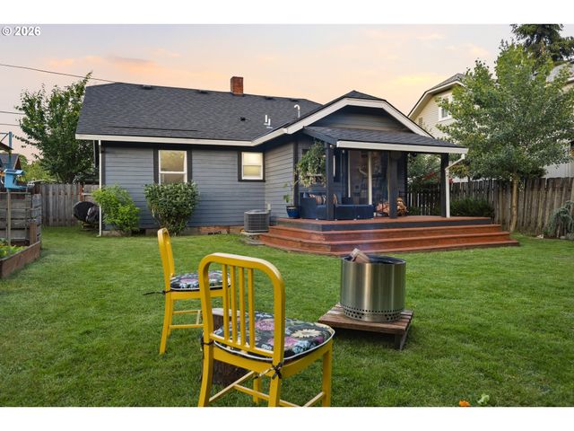 455 N 9TH St, St Helens, OR 97051