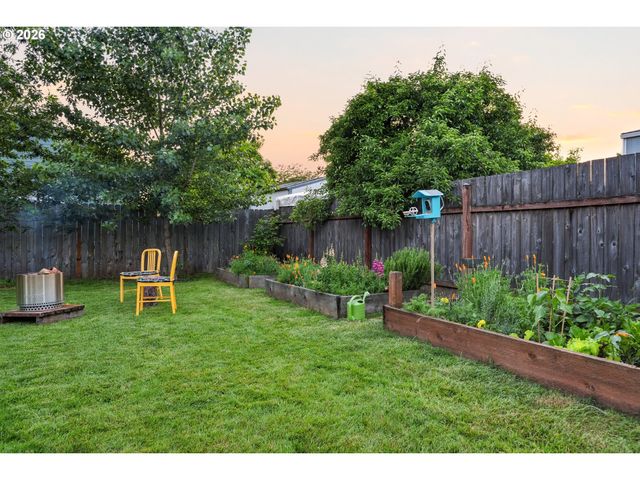 455 N 9TH St, St Helens, OR 97051