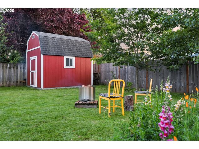 455 N 9TH St, St Helens, OR 97051