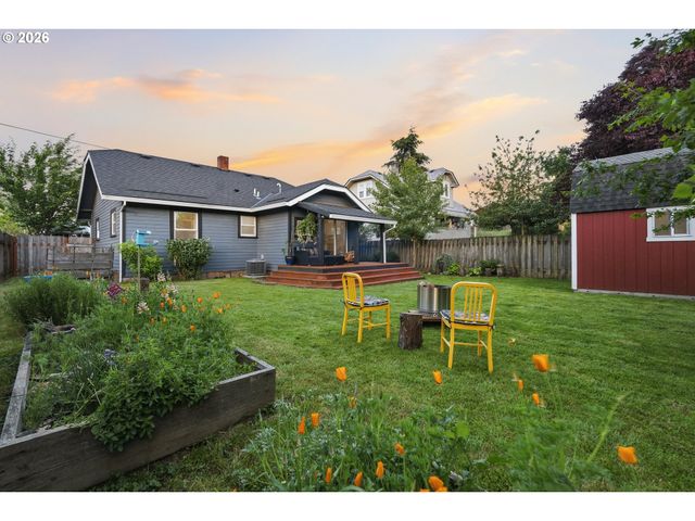 455 N 9TH St, St Helens, OR 97051