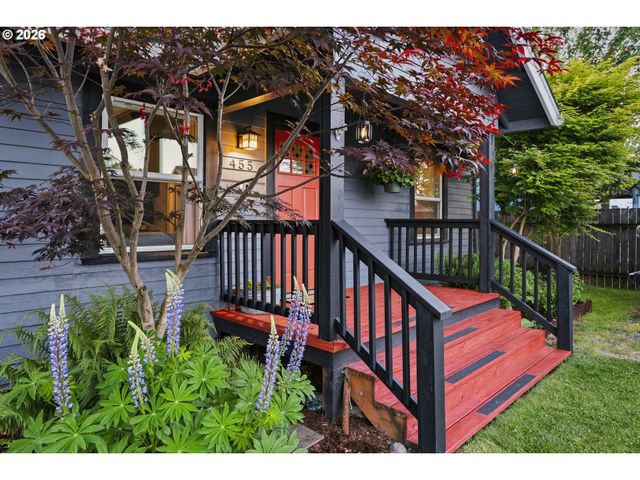 455 N 9TH St, St Helens, OR 97051
