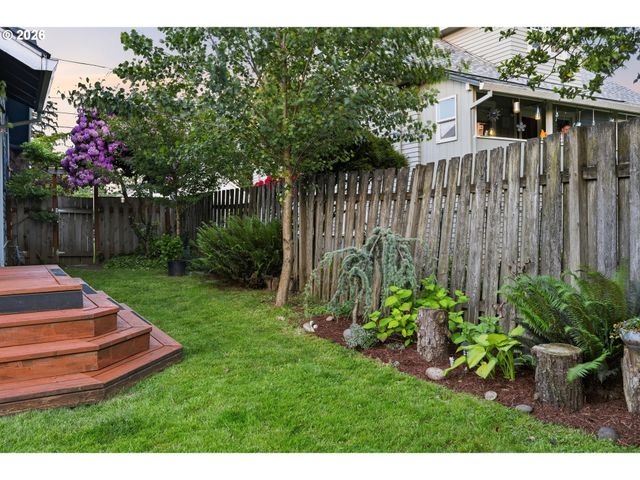 455 N 9TH St, St Helens, OR 97051
