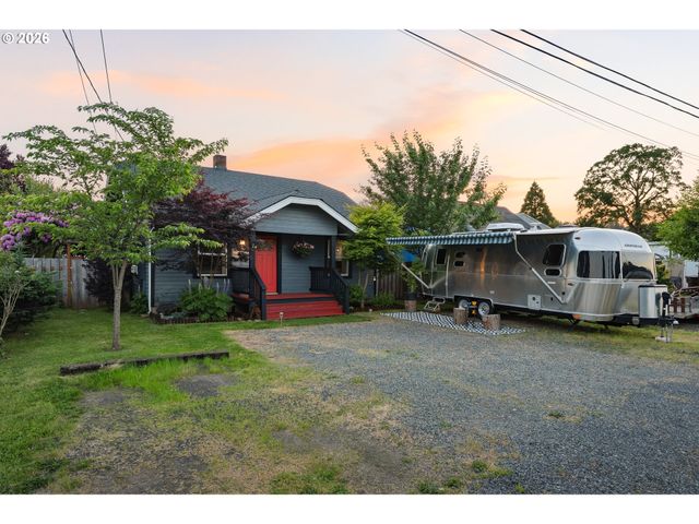 455 N 9TH St, St Helens, OR 97051